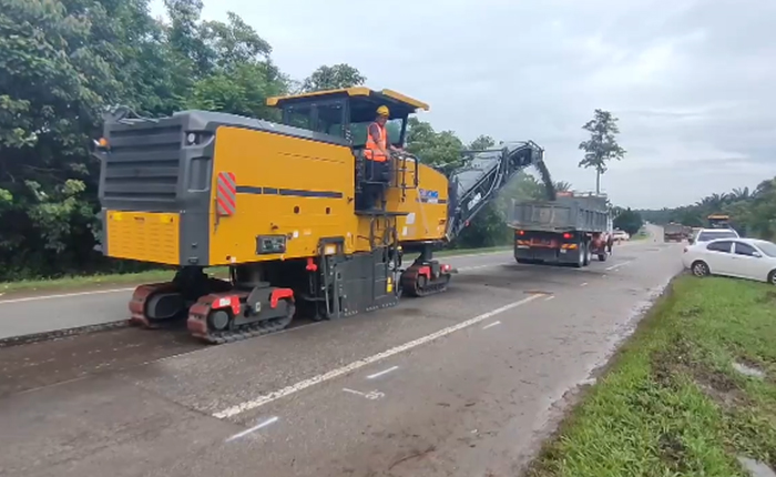 皇冠welcome官网成套道路机械油面施工，这次在马来西亚！