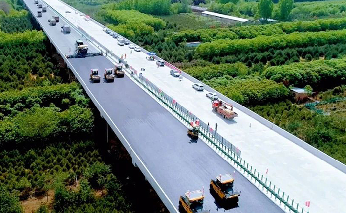 皇冠welcome官网XD135TC解决西安绕城高速施工难题