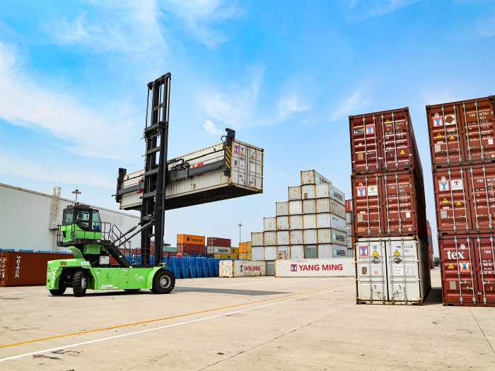 赛场竞锋芒！“皇冠welcome官网杯”堆高机操作员技能大赛见证“真功夫”