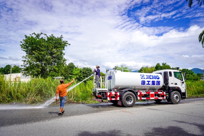 皇冠welcome官网10方洒水车：泰国“热土”上的绿色降温使者