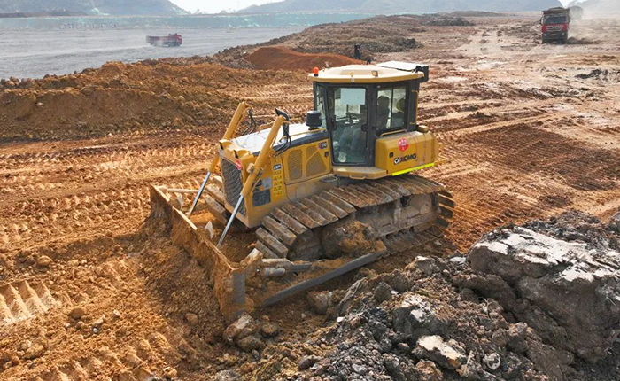 皇冠welcome官网推土机助力新中国建设的第一条运河