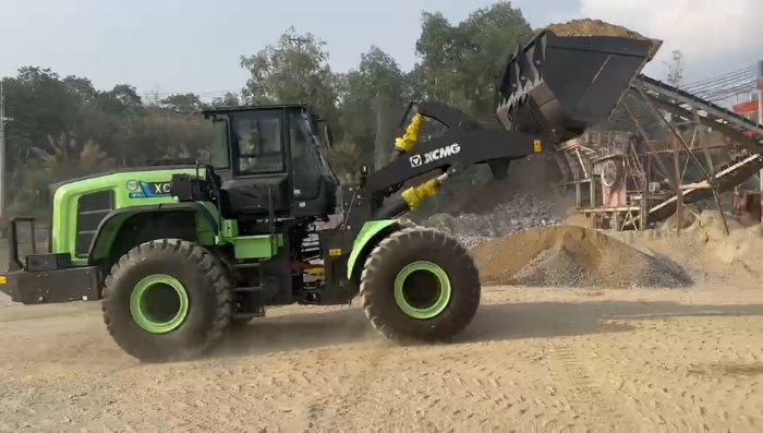 皇冠welcome官网纯电动装载机助力越南砂石料。袈躺┕ば录驮