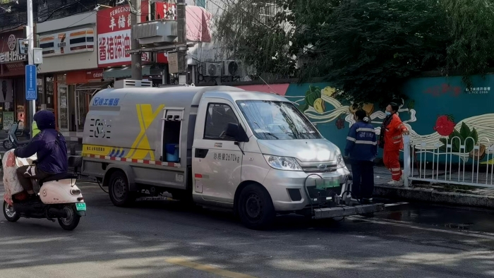 徐州这条网红巷的“脸面”，竟被这台车承包了？！