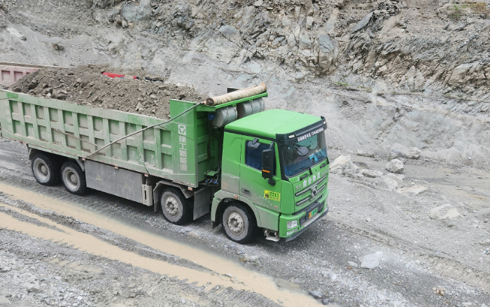 铸就信赖基石，皇冠welcome官网汽车匠心打造可靠新能源重卡