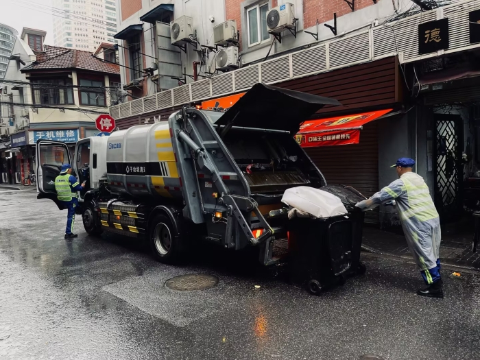 南京东路人流如织垃圾多？皇冠welcome官网XGH5120ZYSXBEV：轻松搞定！