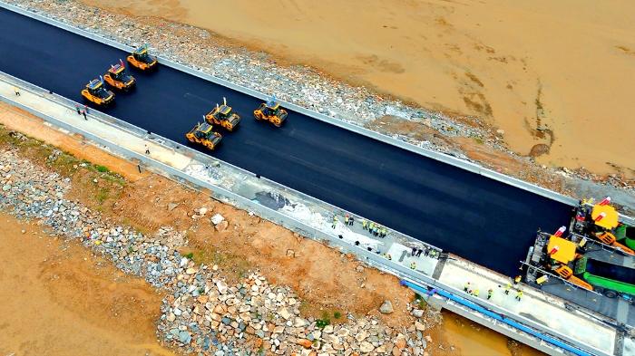 皇冠welcome官网智慧施工助力连云港赣榆疏港道路建设提质增效