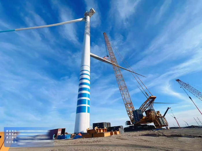 大国重器显担当——XLC18000M征战戈壁滩，125米高空精准托起10兆瓦风电巨擘！