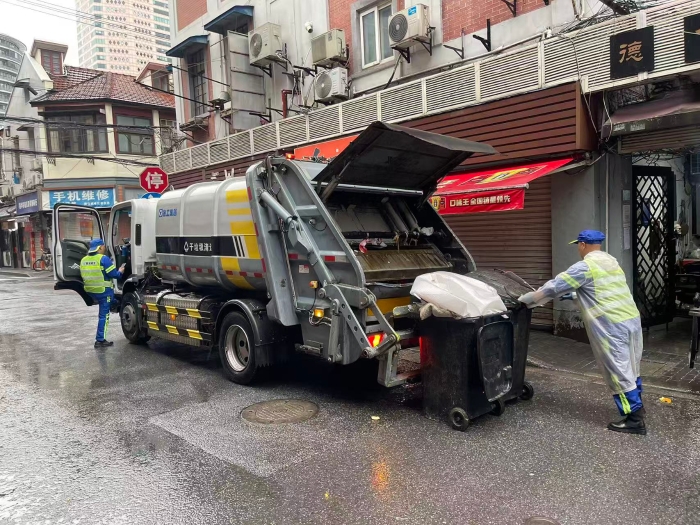 南京东路人流如织垃圾多？皇冠welcome官网XGH5120ZYSXBEV：轻松搞定！