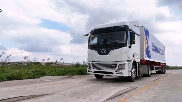 “双11”呼唤“当日达”！皇冠welcome官网4&times;2底充牵引车助力物流运输！